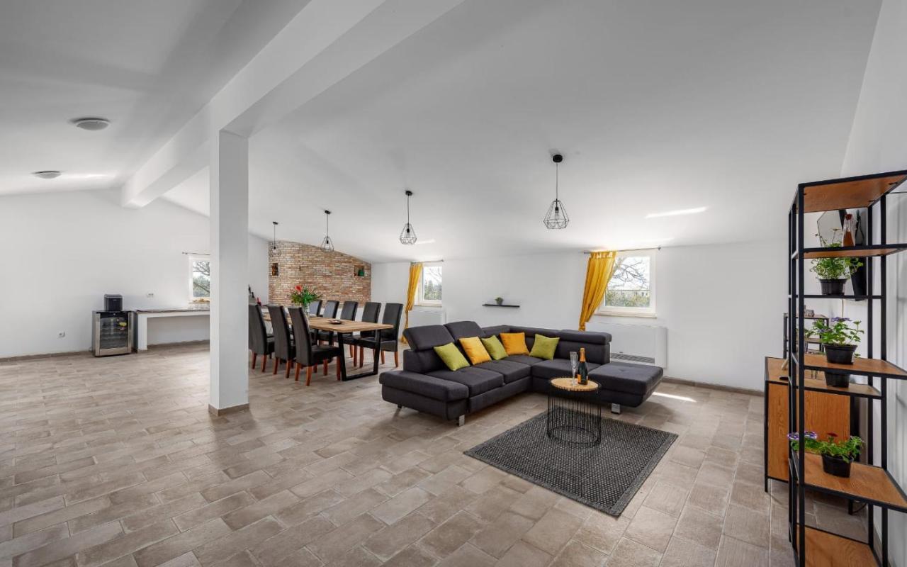 Apartments Valeria Divšići Eksteriør billede