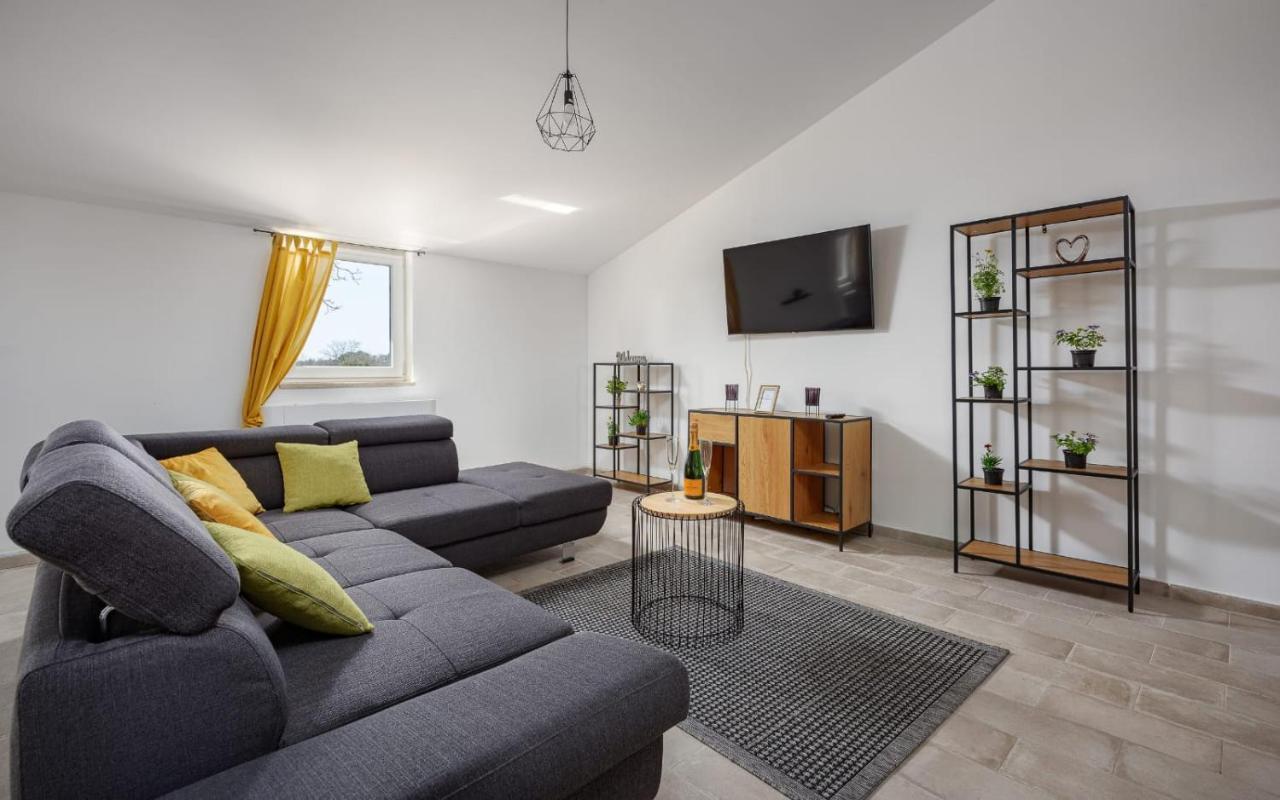 Apartments Valeria Divšići Eksteriør billede